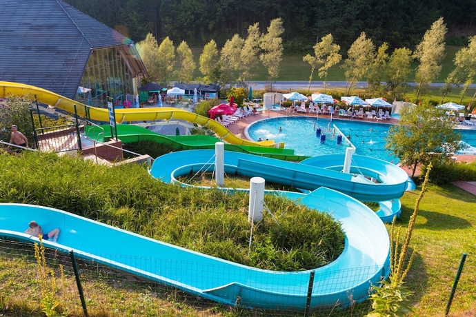 Imagen de la piscina del Hotel Apartment Resort Eco Spa Snovik. Foto 18