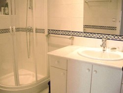 Imagen general del Hotel Apartment Roses. Foto 2