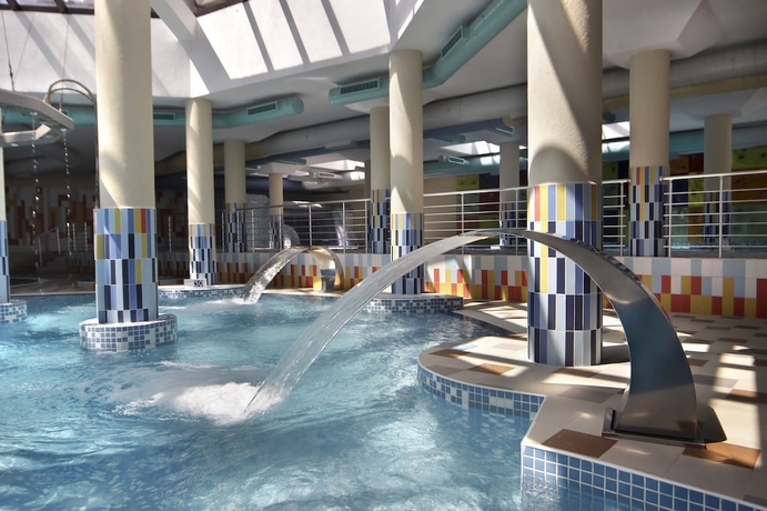Imagen de la piscina del Hotel Apartment Tourist Complex and Spa Astera Bansko. Foto 17