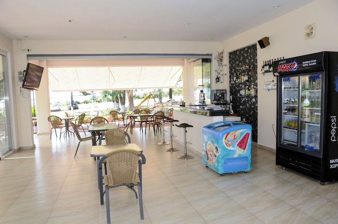 Imagen del bar/restaurante del Hotel Apartments Alexandros. Foto 6