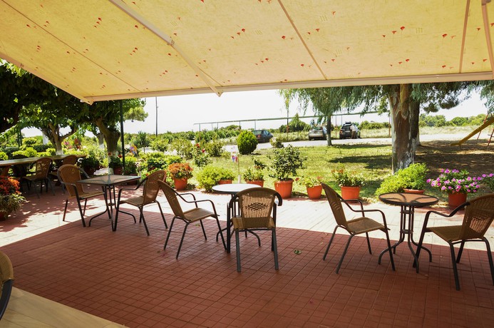 Imagen del bar/restaurante del Hotel Apartments Alexandros. Foto 8