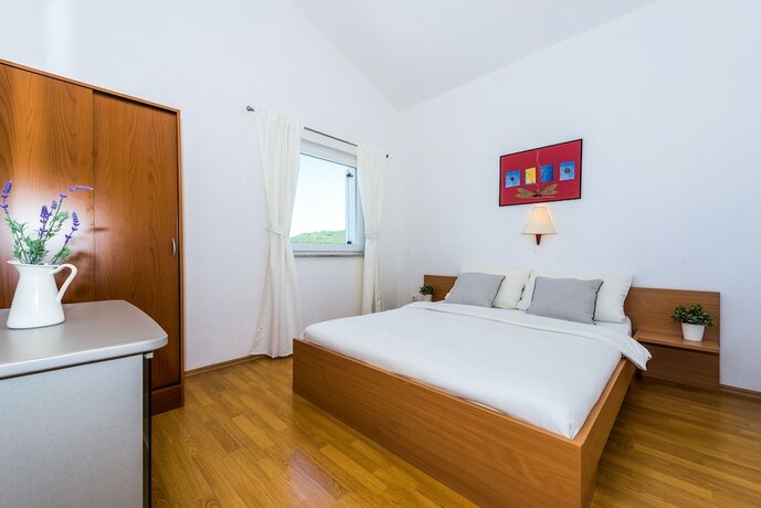 Imagen general del Hotel Apartments Arausa with Pool. Foto 1