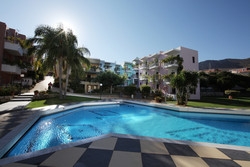 Imagen de la piscina del Hotel Apartments Bellos. Foto 7