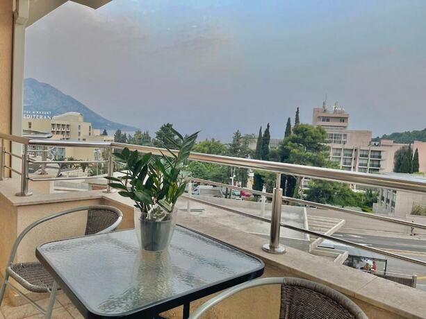 Imagen general del Hotel Apartments Boreta Becici. Foto 13