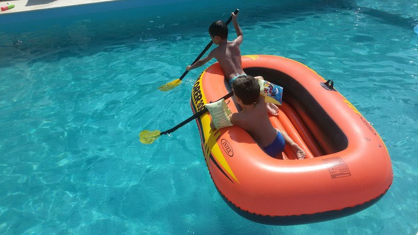 Imagen de la piscina del Hotel Apartments Harmony. Foto 20