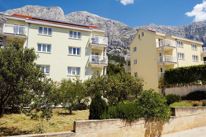 Imagen de los exteriores del Hotel Apartments Ivana, Brela. Foto 12