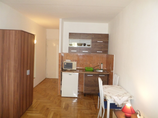 Imagen de los interiores del Hotel Apartments Leslie. Foto 15