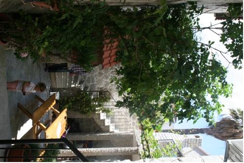 Imagen general del Hotel Apartments Nikolla. Foto 11