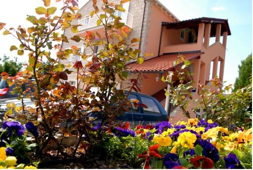 Imagen general del Hotel Apartments Njiric. Foto 13