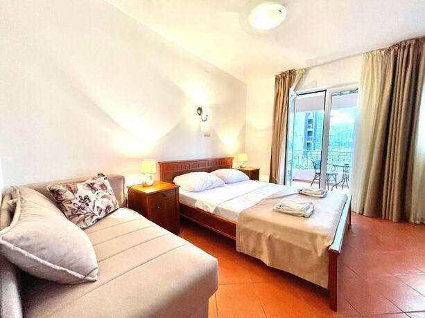 Imagen general del Hotel Apartments Petkovic Budva. Foto 1