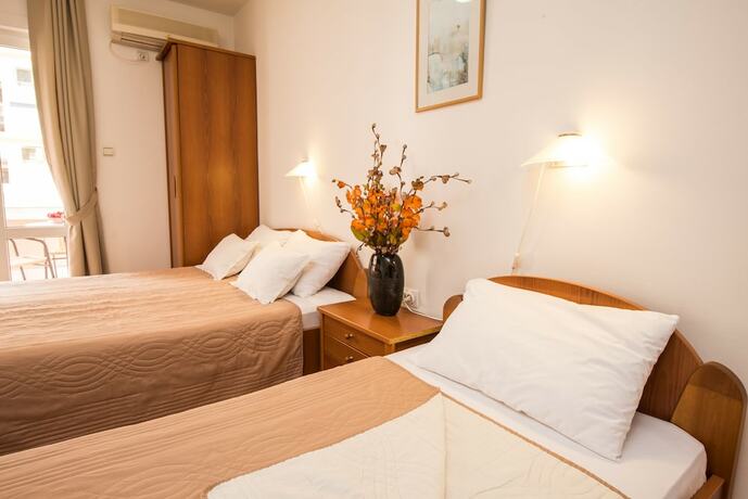 Imagen general del Hotel Apartments Sofija, Becici. Foto 8