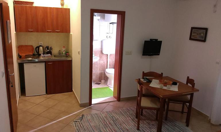 Imagen de los interiores del Hotel Apartments Vila Andjela. Foto 14