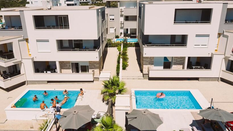 Imagen general del Hotel Apartments and Rooms Danivan Pool Villas. Foto 2