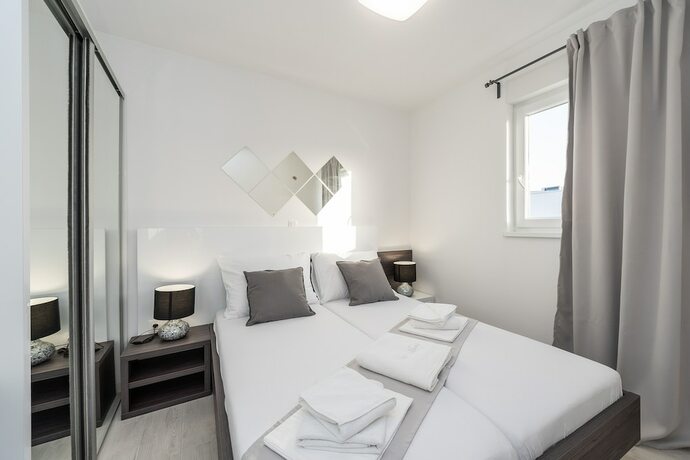 Imagen general del Hotel Apartments and Rooms Pool Villas Maris B. Foto 5