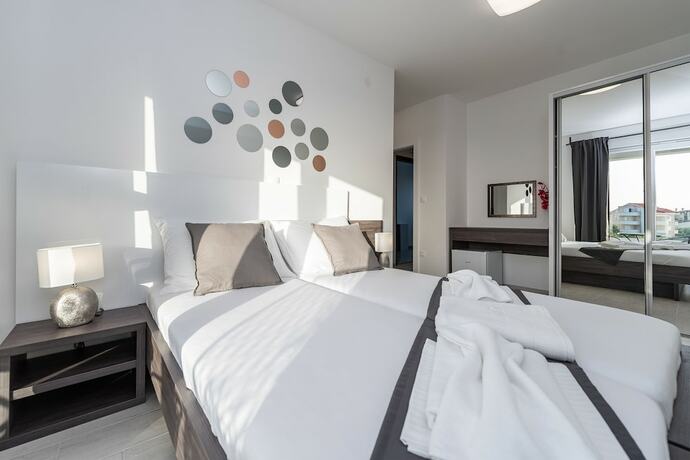 Imagen general del Hotel Apartments and Rooms Pool Villas Maris B. Foto 7