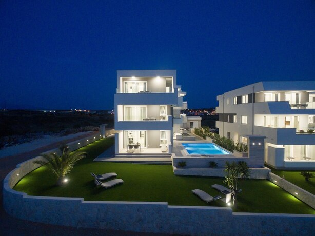 Imagen general del Hotel Apartments and Rooms Pool Villas Maris B. Foto 9