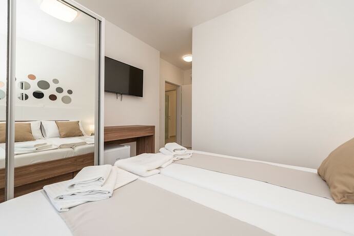 Imagen general del Hotel Apartments and Rooms Pool Villas Maris B. Foto 12