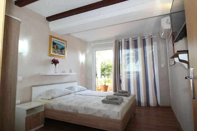 Imagen de la habitación del Hotel Apartments and rooms Eugenia. Foto 13