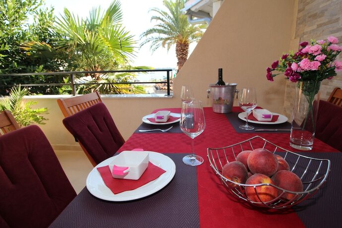 Imagen general del Hotel Apartments and rooms Eugenia. Foto 7
