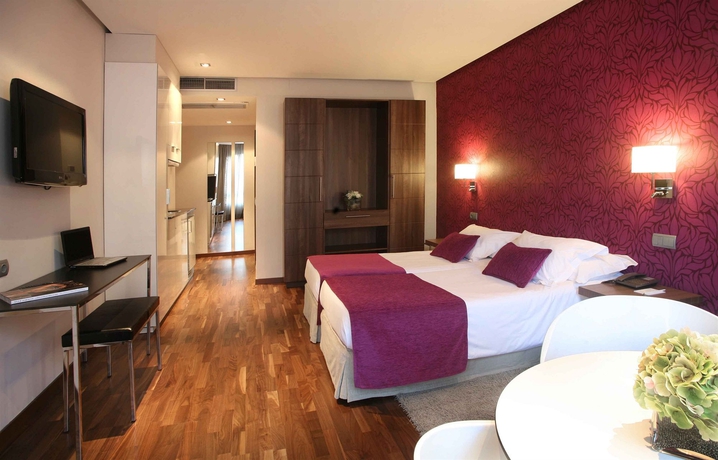 Imagen de la habitación del Hotel Apartosuites Jardines De Sabatini. Foto 3