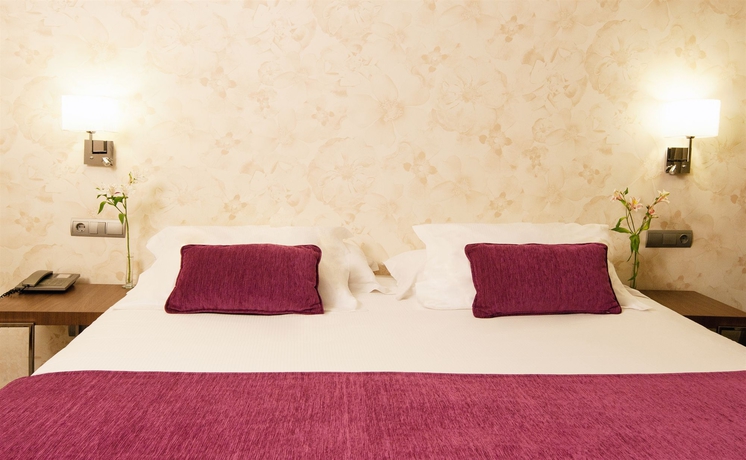 Imagen de la habitación del Hotel Apartosuites Jardines De Sabatini. Foto 4