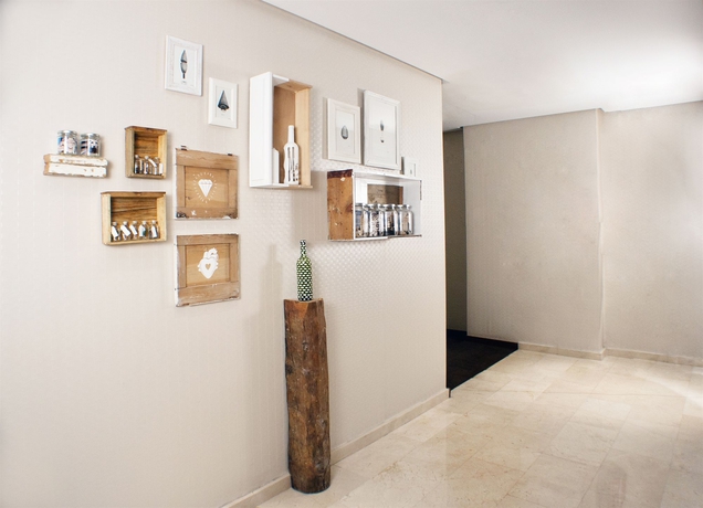 Imagen de los interiores del Hotel Apartosuites Jardines De Sabatini. Foto 13