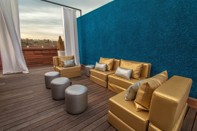 Imagen de los exteriores del Hotel Apartosuites Jardines De Sabatini. Foto 11