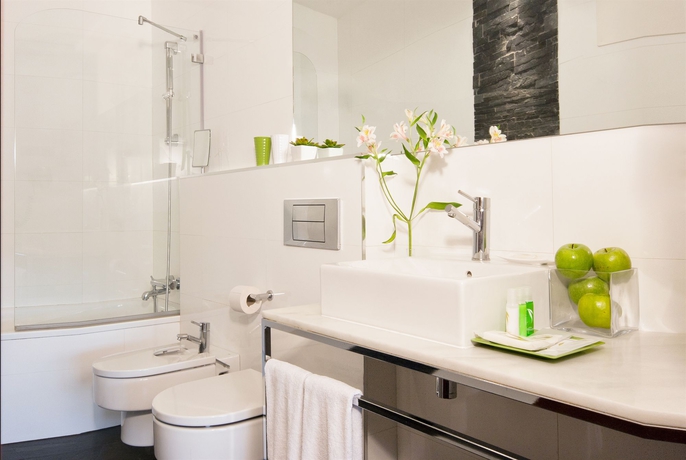 Imagen de la habitación del Hotel Apartosuites Jardines De Sabatini. Foto 8