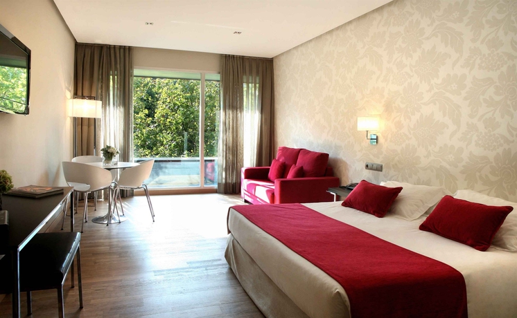 Imagen de la habitación del Hotel Apartosuites Jardines De Sabatini. Foto 9