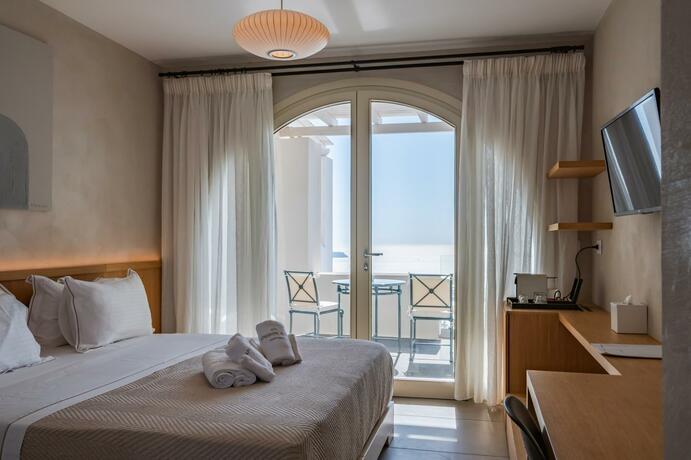 Imagen general del Hotel Apeiron Blue Santorini. Foto 7