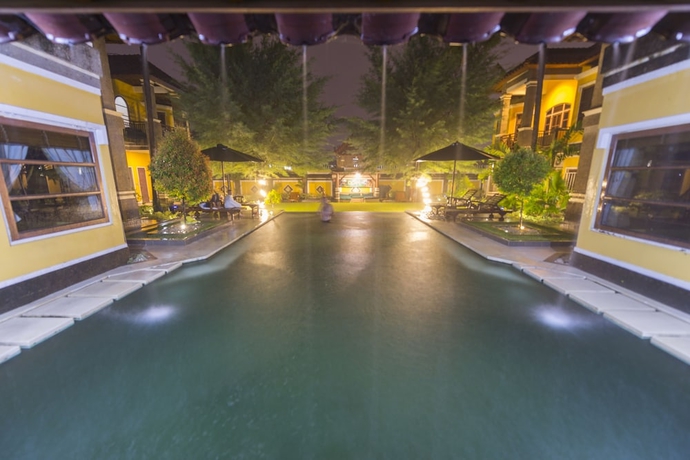 Imagen de la piscina del Hotel Apel Villa Sanur. Foto 16