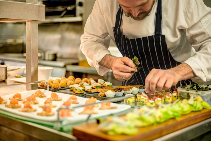 Imagen del bar/restaurante del Hotel Apex City Of London. Foto 9