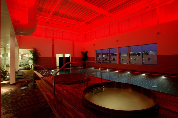 Imagen de la piscina del Hotel Apex City Quay and Spa. Foto 14