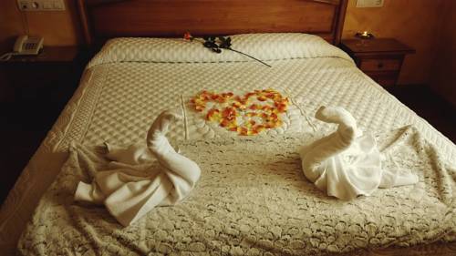 Imagen de la habitación del Hotel Aph Infanta Mercedes. Foto 13