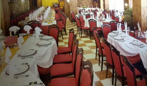 Imagen de la habitación del Hotel Aph Infanta Mercedes, La Ba&ntilde;eza. Foto 2