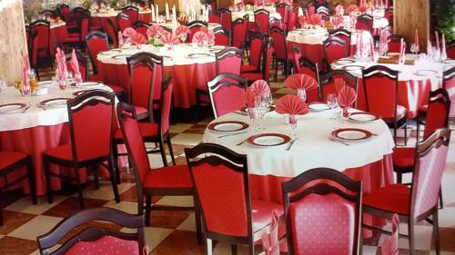 Imagen de la habitación del Hotel Aph Infanta Mercedes, La Ba&ntilde;eza. Foto 6