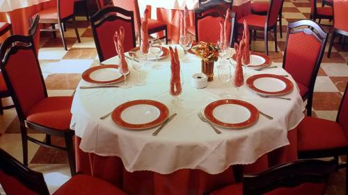 Imagen de la habitación del Hotel Aph Infanta Mercedes, La Ba&ntilde;eza. Foto 7