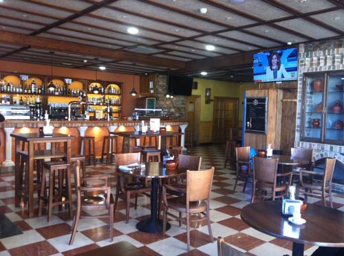 Imagen de la habitación del Hotel Aph Infanta Mercedes, La Ba&ntilde;eza. Foto 8