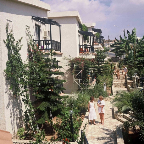 Imagen de los exteriores del Hotel Aphelandra. Foto 14