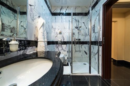 Imagen de la habitación del Hotel Aphrodite Palace. Foto 6