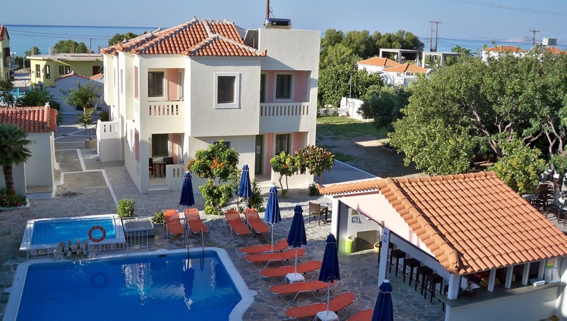 Imagen de la piscina del Hotel Aphrodite Samos Superior Studios & Apartments. Foto 15