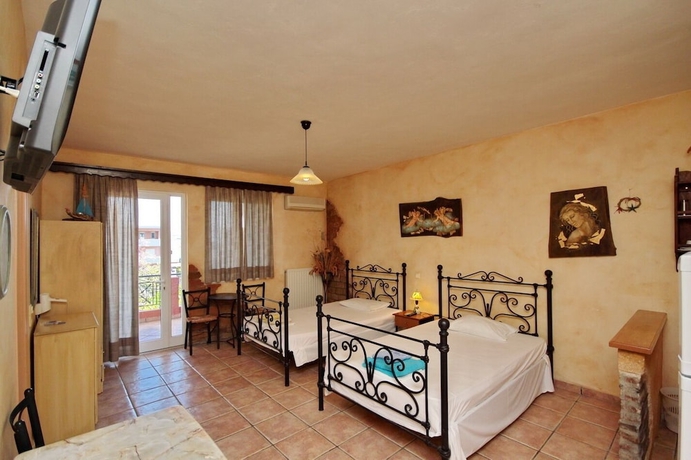 Imagen de la habitación del Hotel Aphrodites Studios. Foto 2