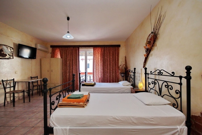 Imagen de la habitación del Hotel Aphrodites Studios. Foto 3