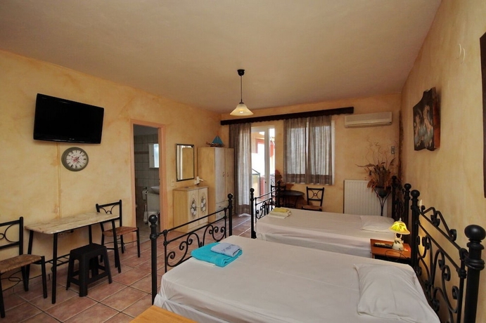 Imagen de la habitación del Hotel Aphrodites Studios. Foto 6