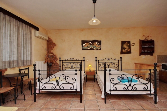 Imagen de la habitación del Hotel Aphrodites Studios. Foto 9