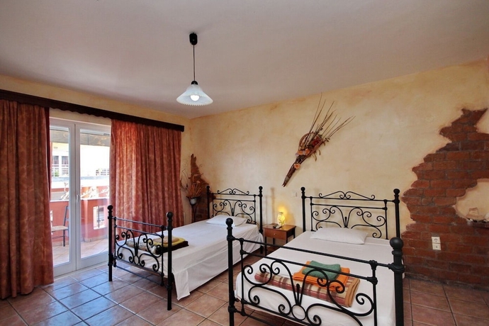 Imagen de la habitación del Hotel Aphrodites Studios. Foto 10