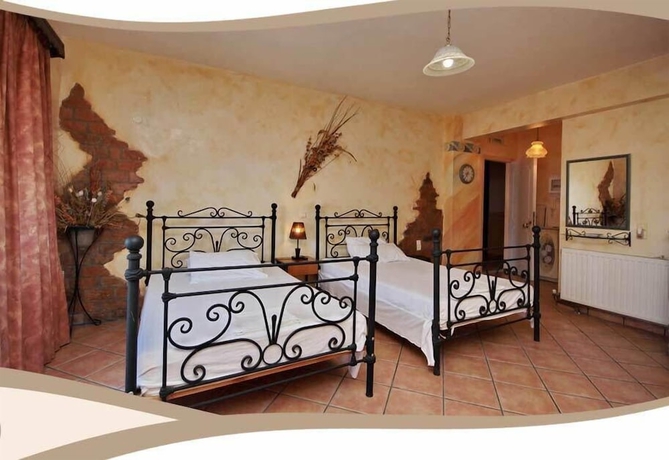 Imagen de la habitación del Hotel Aphrodites Studios. Foto 13