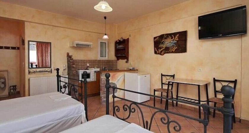Imagen de la habitación del Hotel Aphrodites Studios. Foto 16