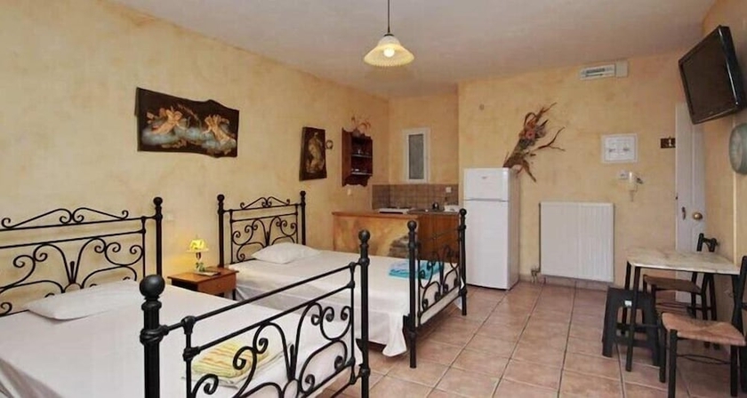 Imagen de la habitación del Hotel Aphrodites Studios. Foto 18