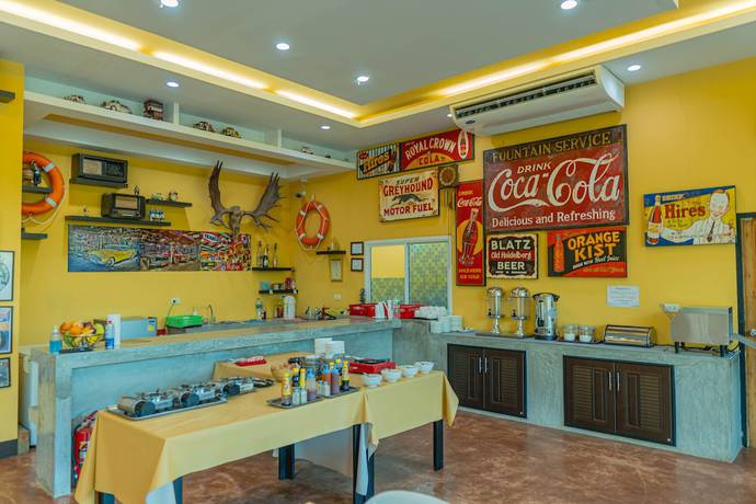 Imagen del bar/restaurante del Hotel Apinya Resort Bangsarey. Foto 6